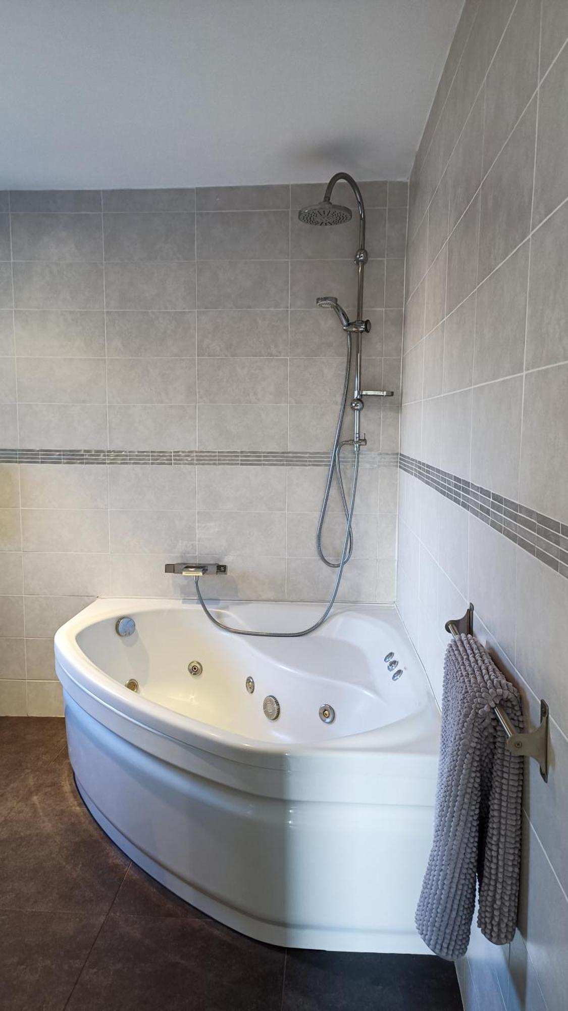 U Casone, B&W Modern Apartment, Spa, Wifi, Air-Conditioning, Free Parking, Decreasing Prices Aghione المظهر الخارجي الصورة